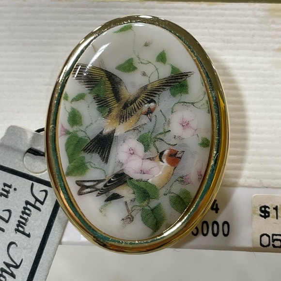 Vintage Hand Painted Alabaster Birds and Flowers Oval Porcelain Brooch - Picture 1 of 4